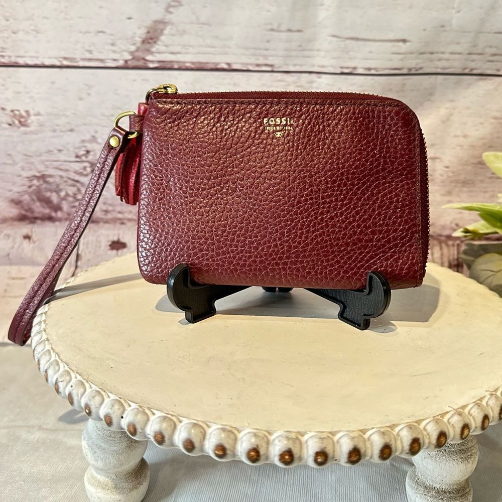 Fossil Burgundy Wine Pebbled Genuine Leather Tasseled Wristlet Wallet Size 6”x4”